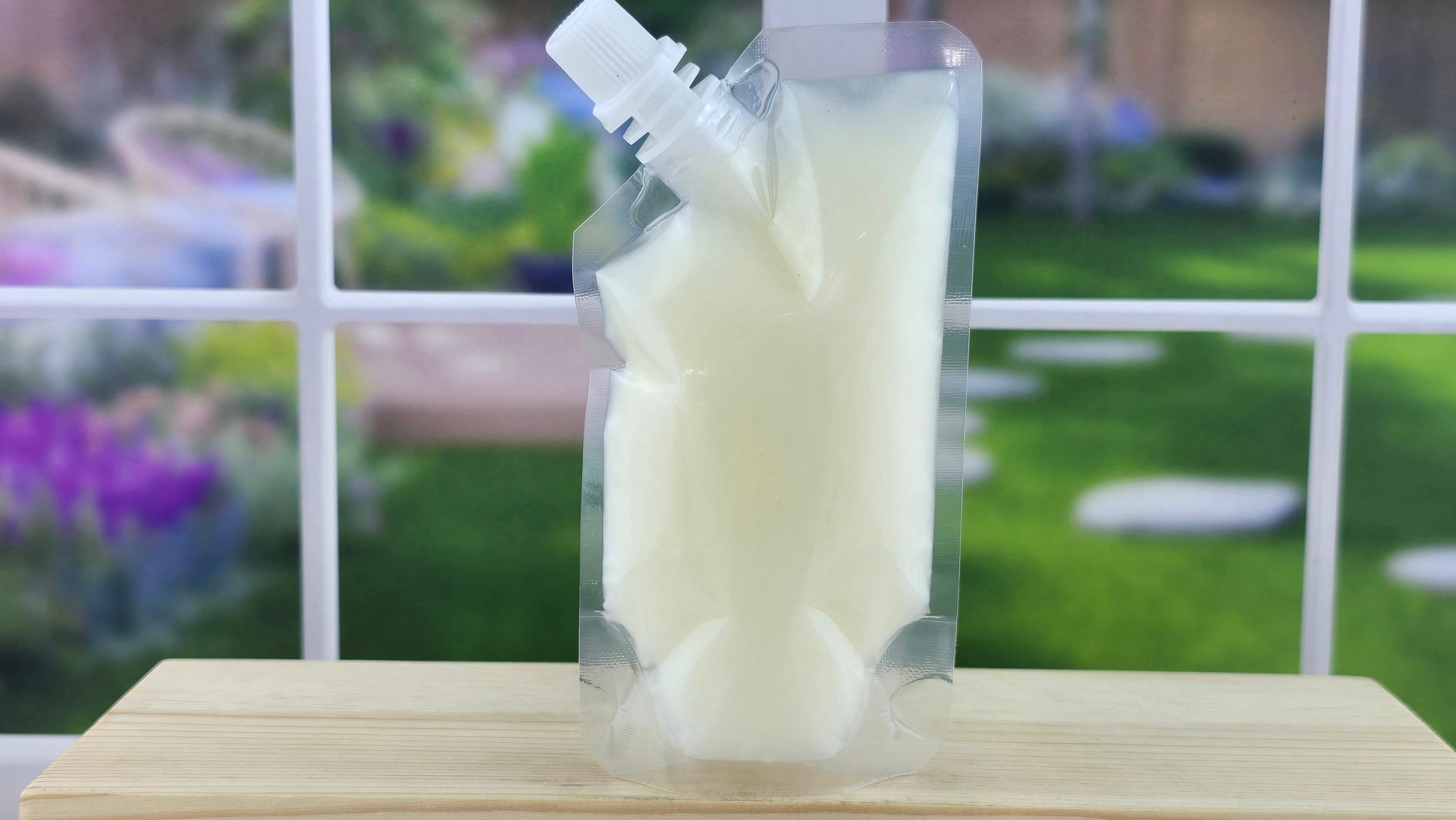 back of squeezable wax melt pouch