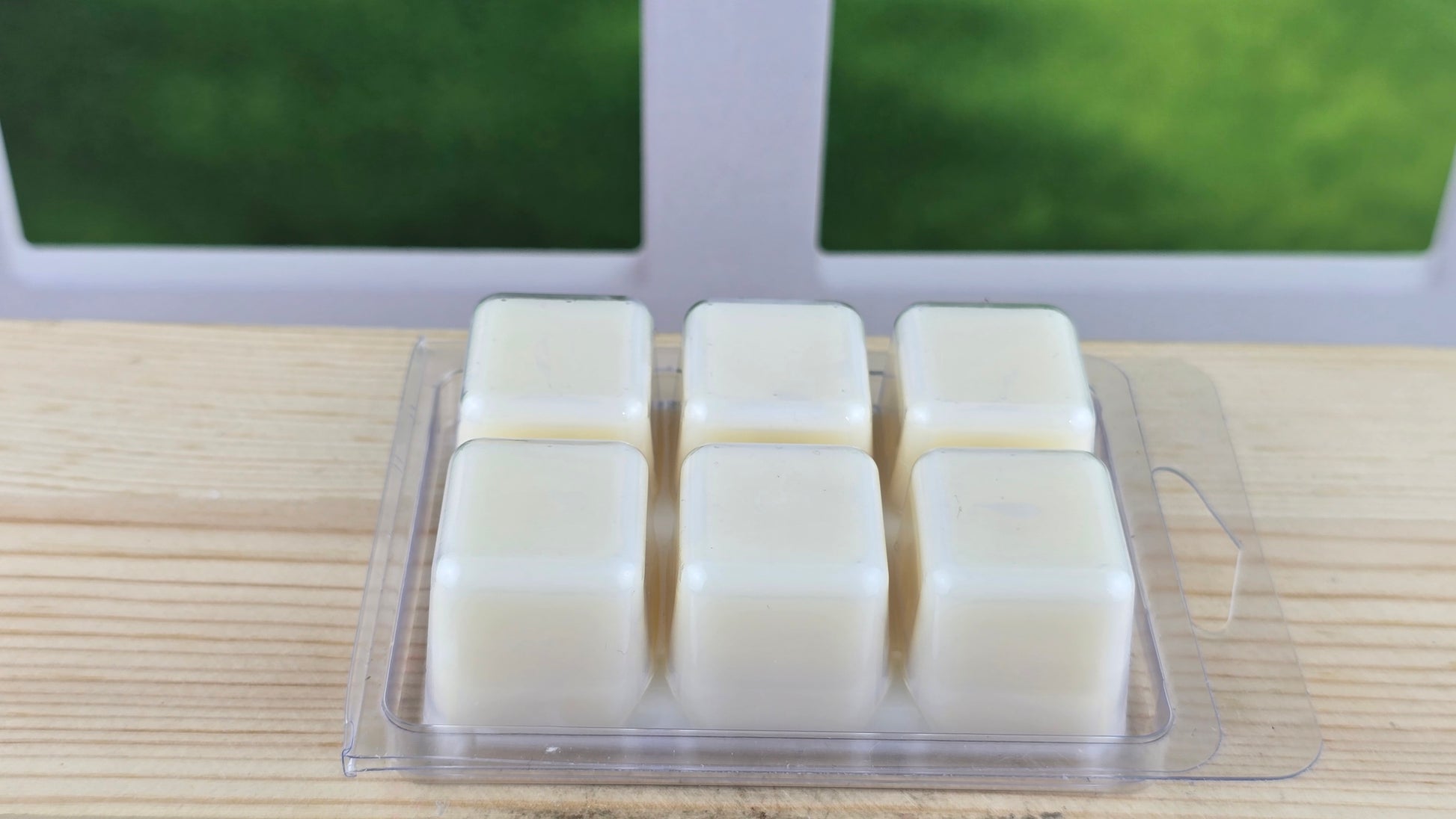 clamshell wax melt back of packaging