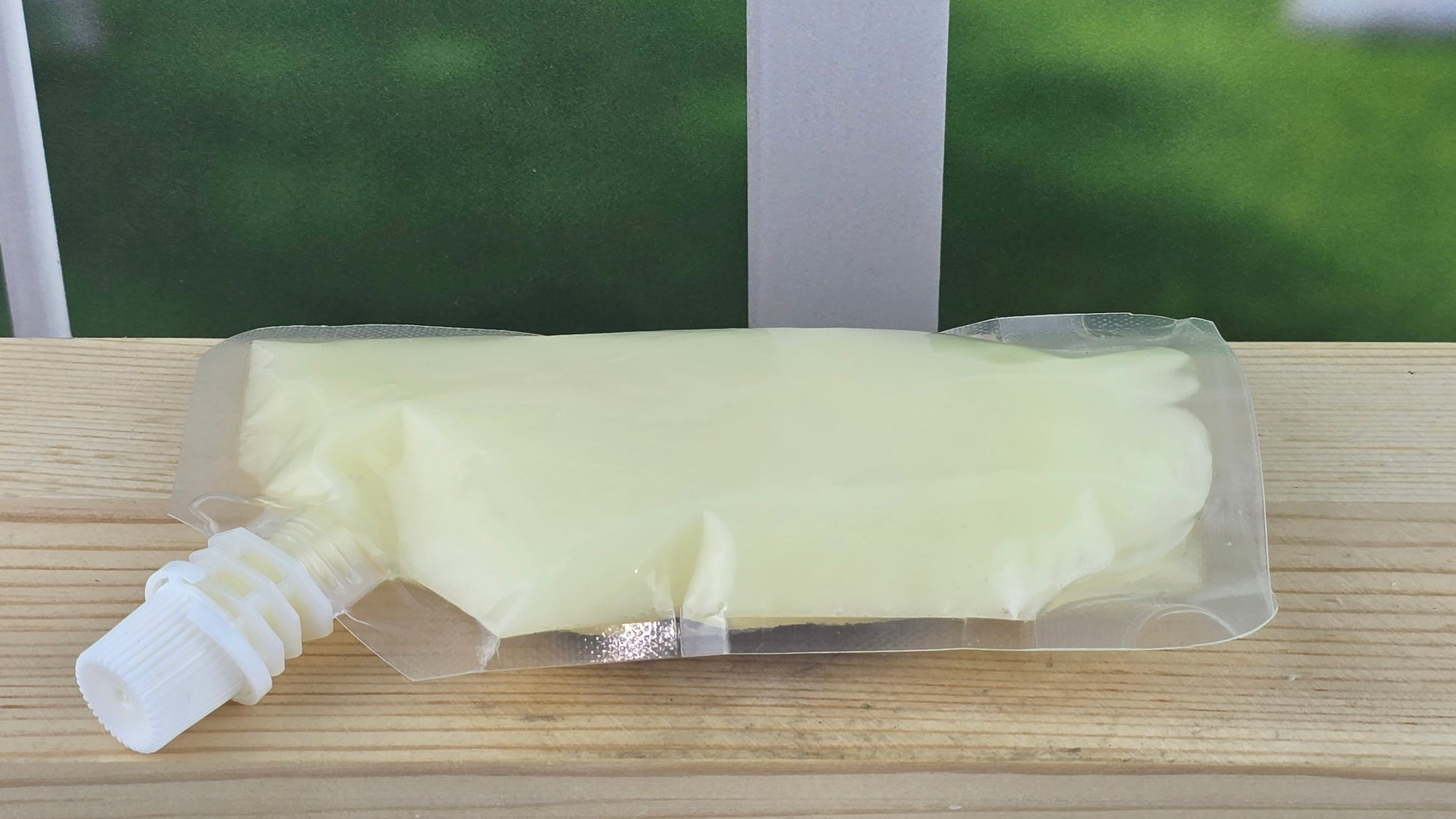 packaged squeezy wax melt pouch