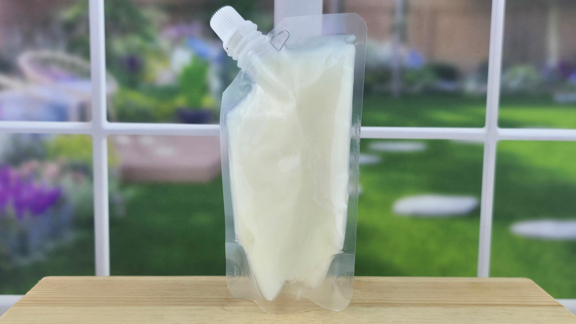back of squeezable wax melt pouch