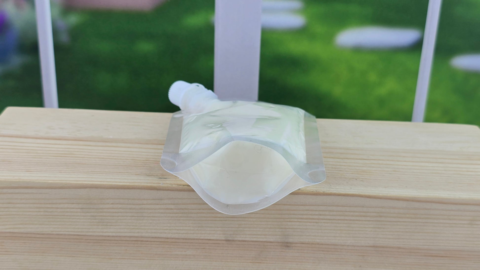 squeeze wax melt pouch laying down