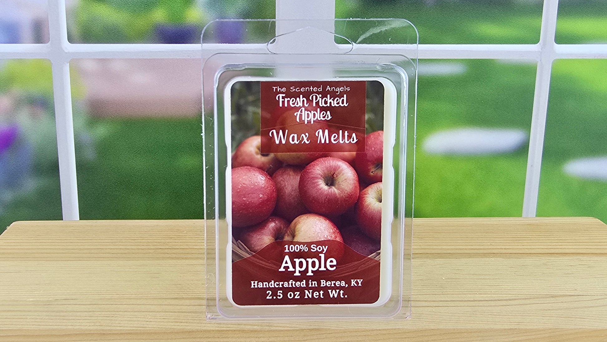 Fresh Picked Apples handmade wax melts by The Scented Angels in clamshell and Squeeze Wax™, featuring a crisp, juicy, pure apple fragrance.