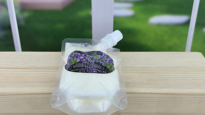 squeezable wax melt laying down