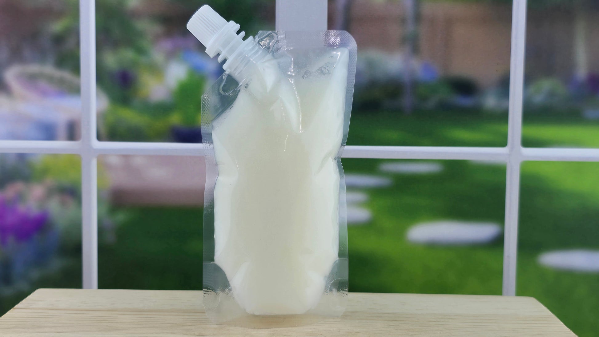 back view of squeezable wax melt pouch