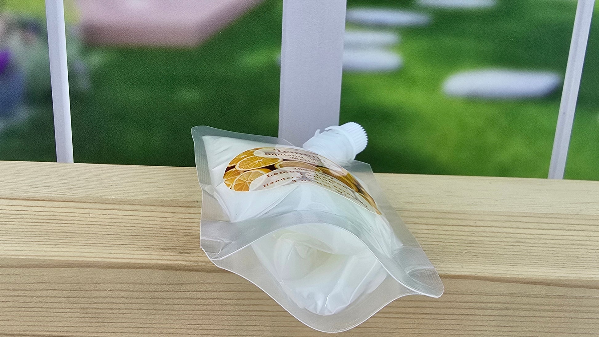 squeezy wax melt pouch laying down