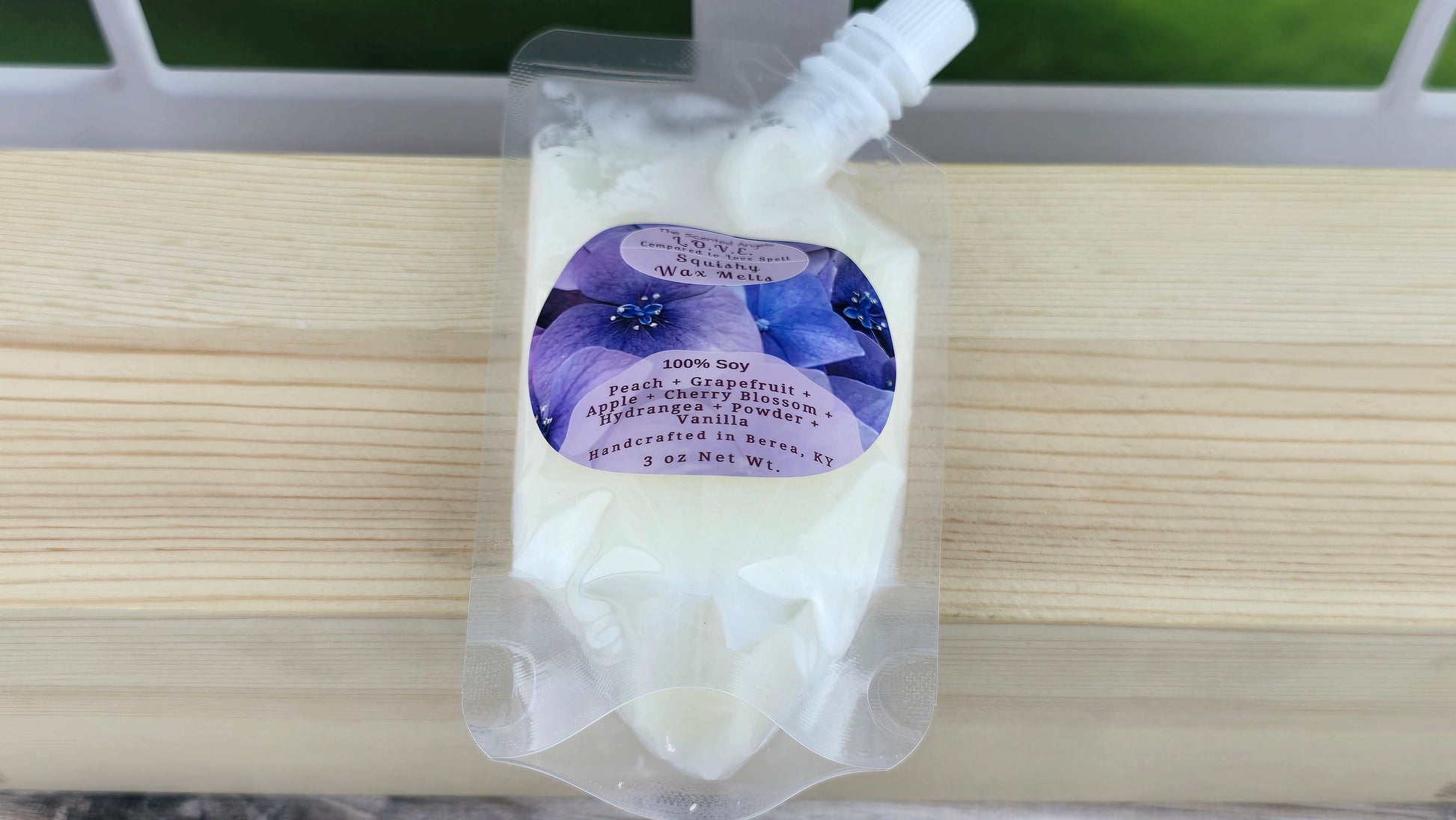 squeezable wax melt pouch front laying down