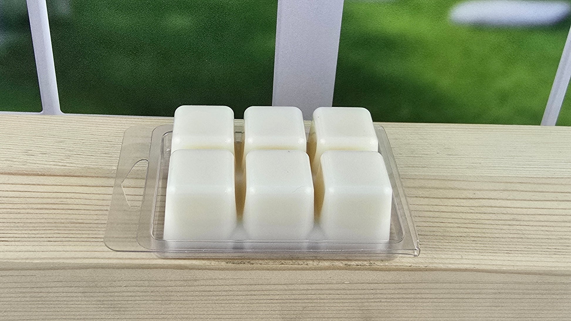 clear clamshell packaging