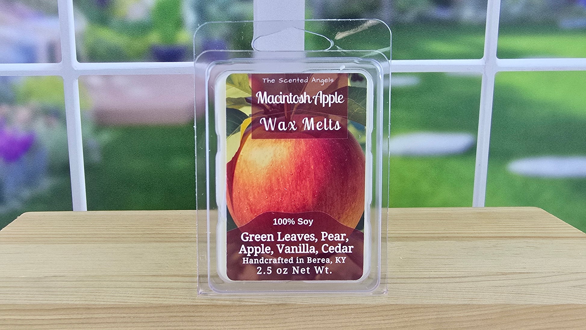 Macintosh Apple handmade wax melts by The Scented Angels in clamshell and Squeeze Wax™, featuring crisp apple, pear, green leaves, vanilla, and cedar.
