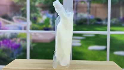 Side view of squeezy wax melt pouch