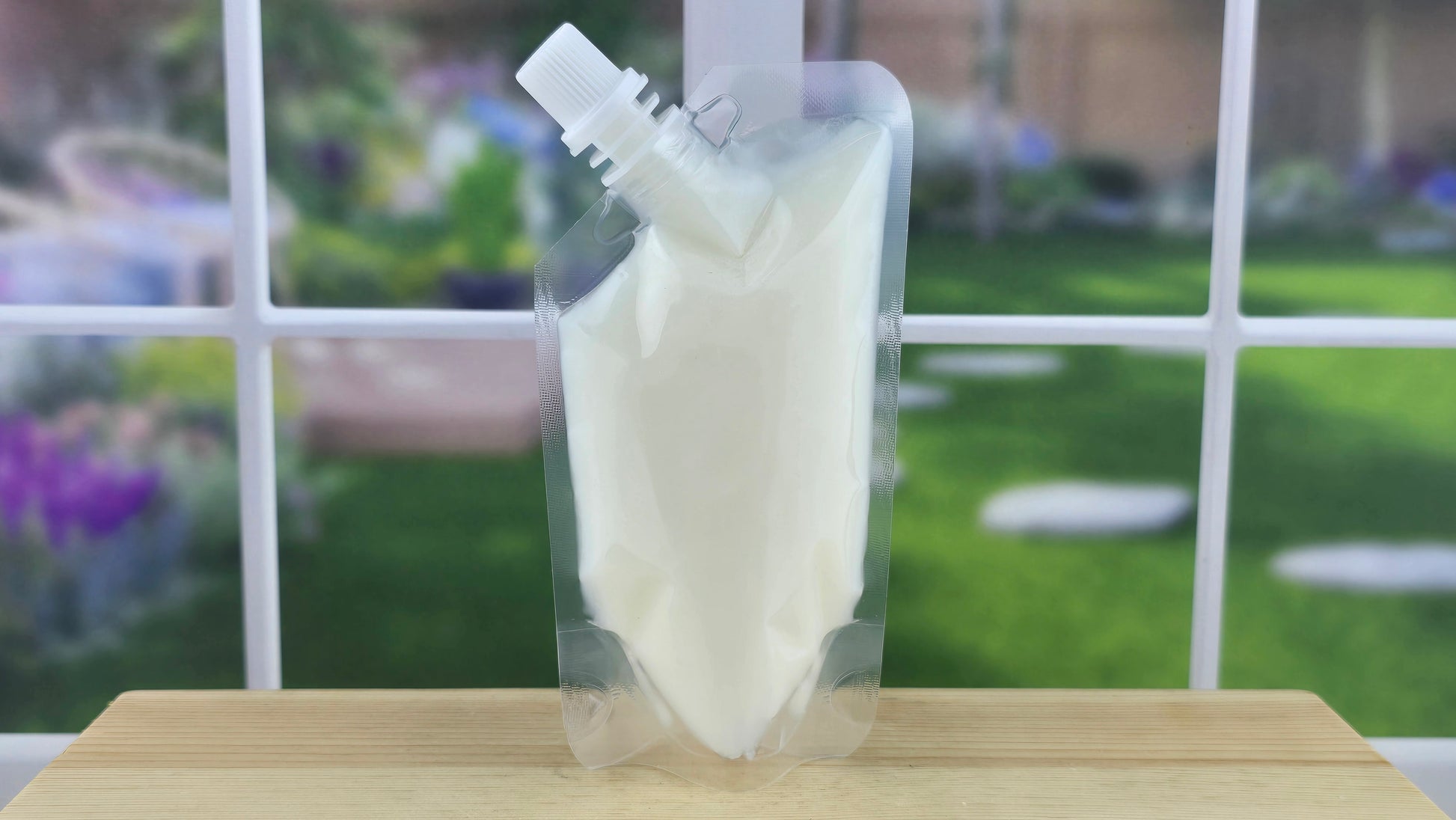 back of oakmoss sandalwood squeezable wax melt pouch