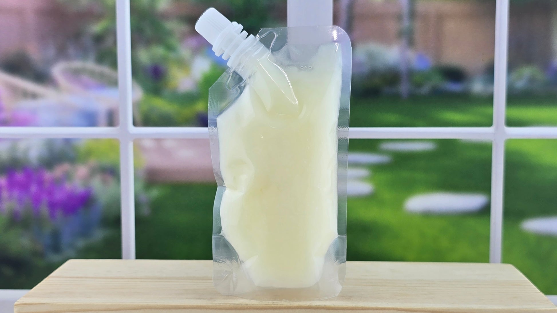 back of squeezable wax melt pouch