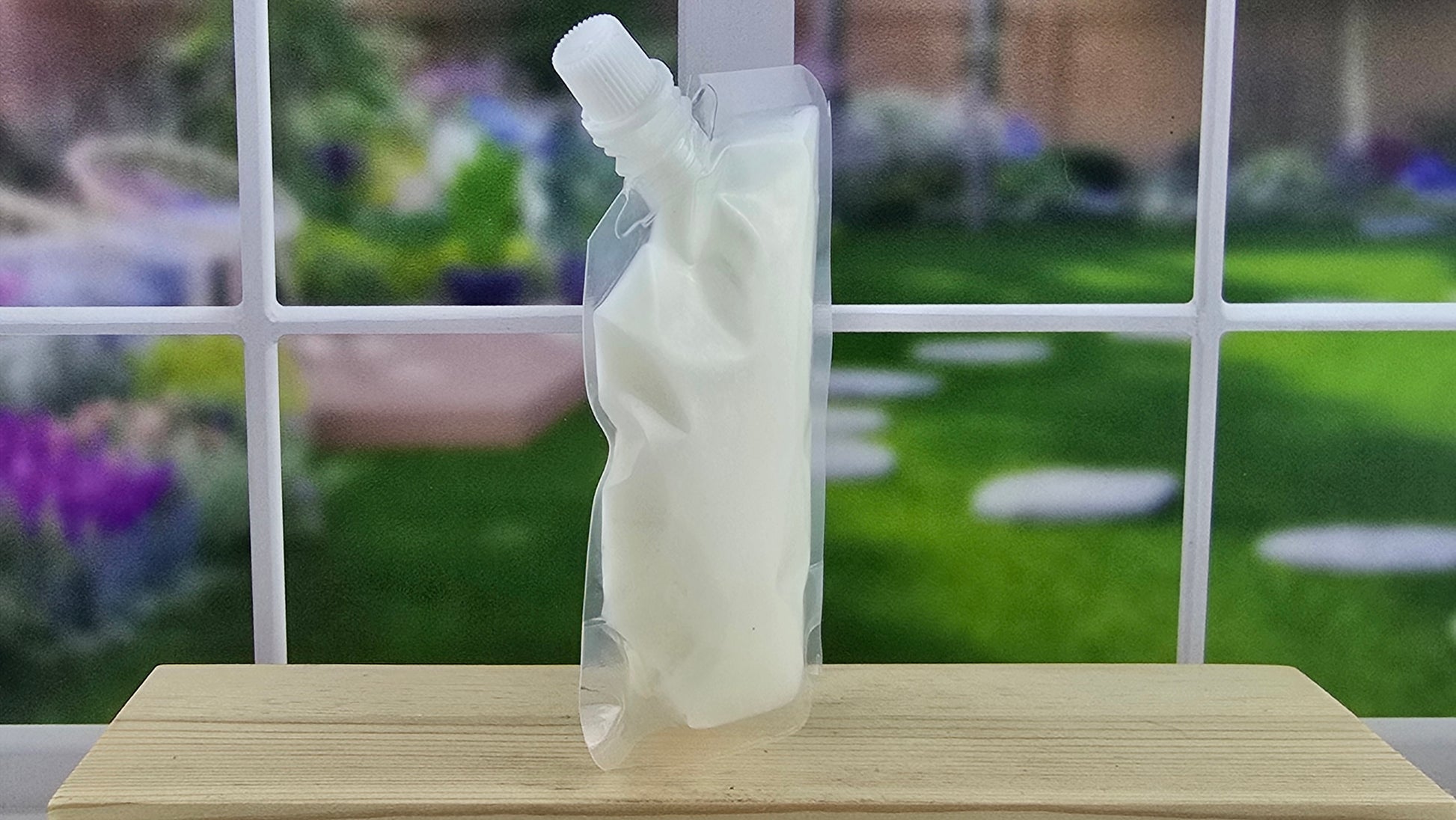 back of squeezable wax melt pouch