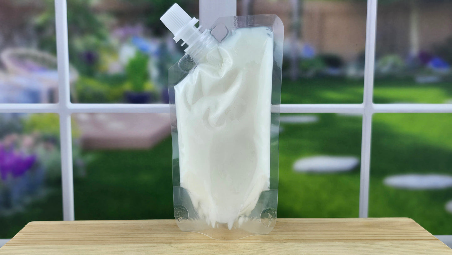 Rose wax melts handmade by The Scented Angels – classic blooming rose fragrance