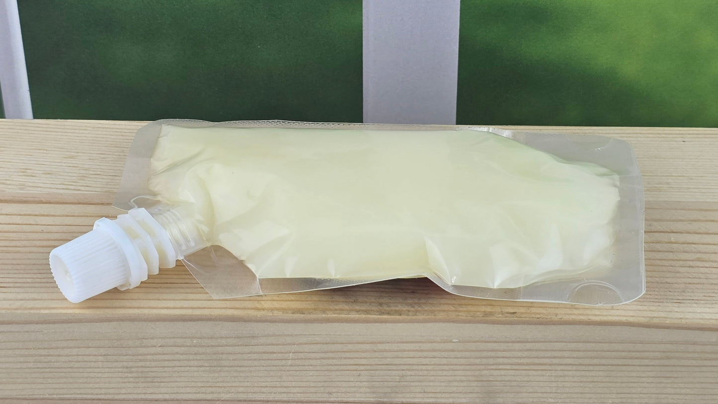 back of squeezable wax melt pouch