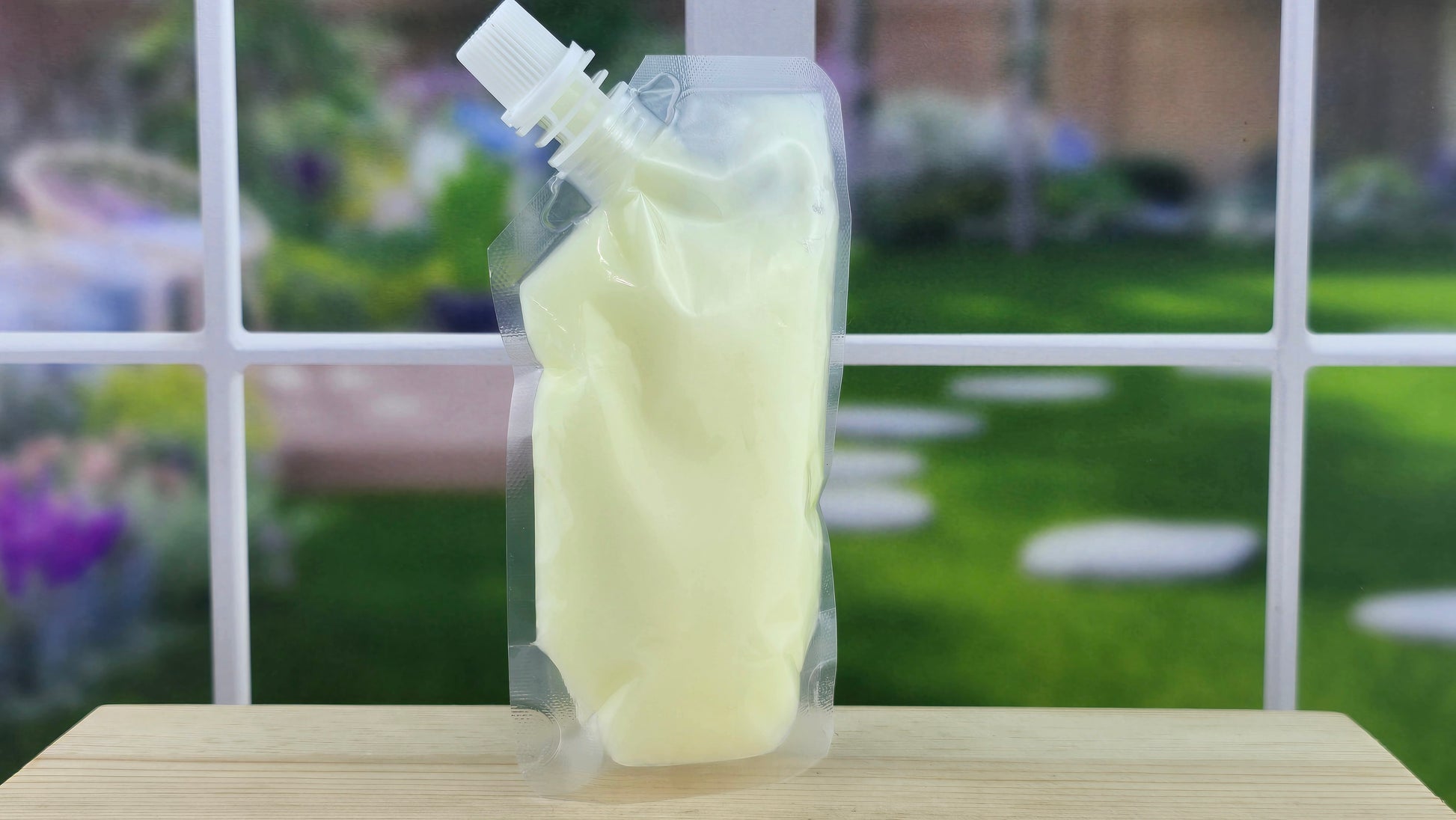 back of squeezable wax melt pouch